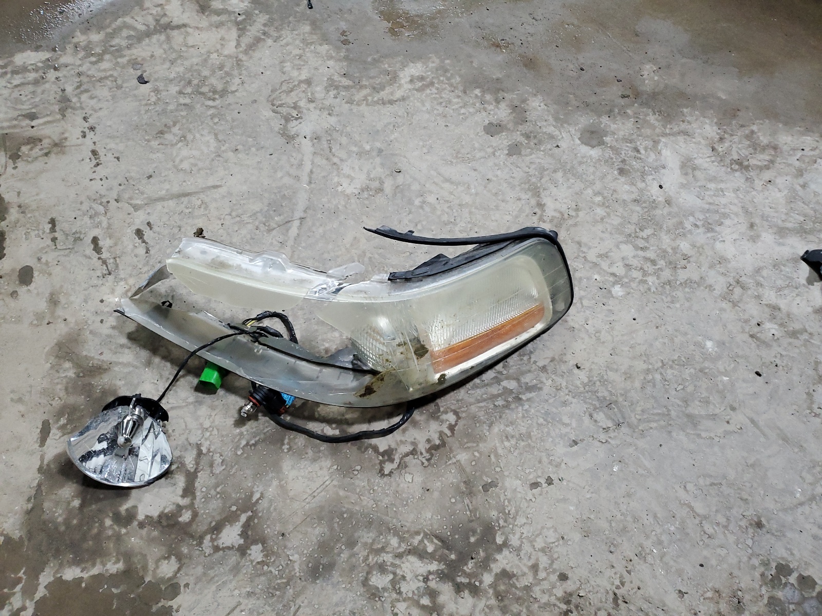 1LNHM82W23Y684607 2003 Lincoln Town Car Signature