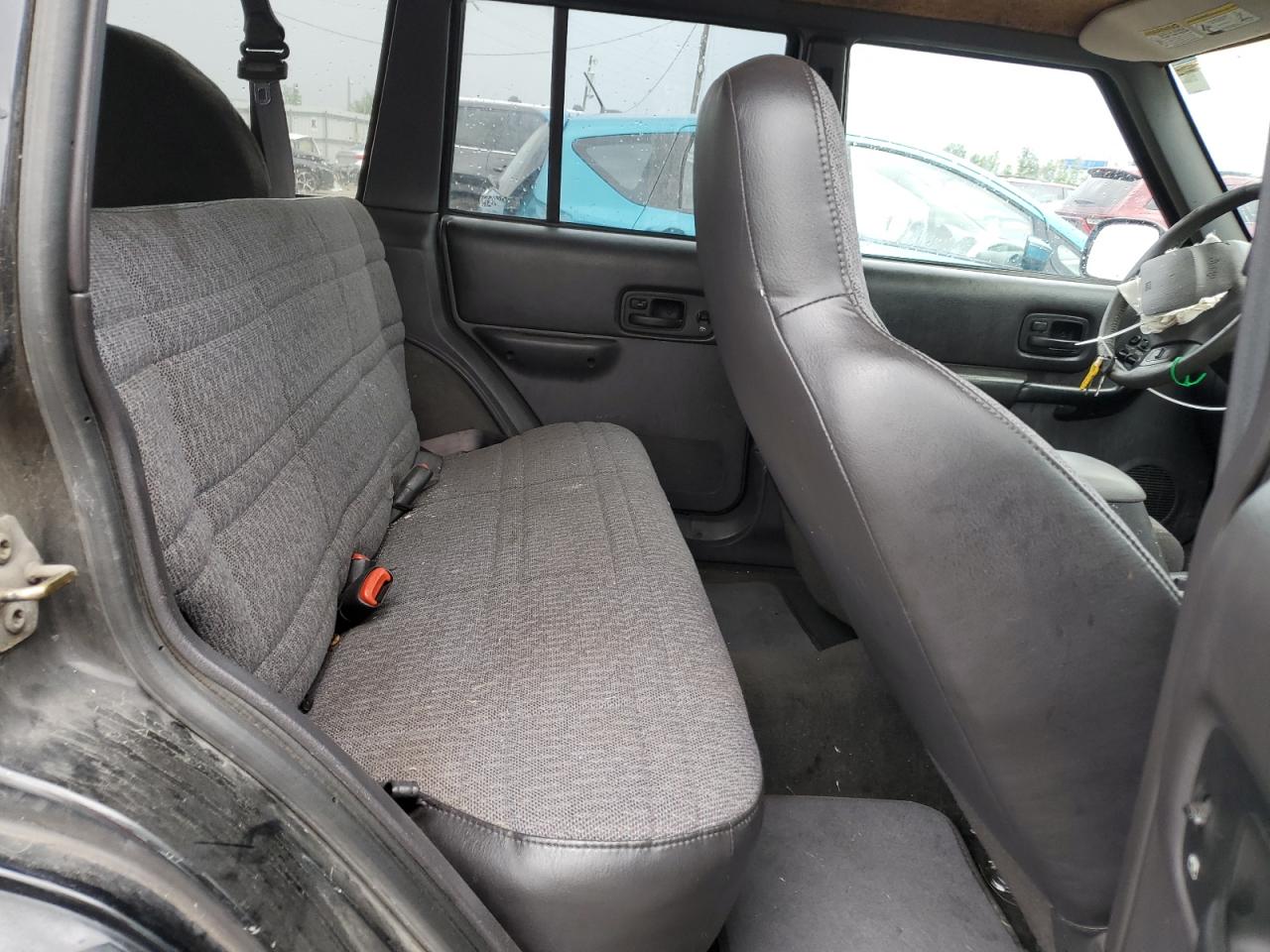 2000 Jeep Cherokee Sport VIN: 1J4FF48SXYL241025 Lot: 63800244