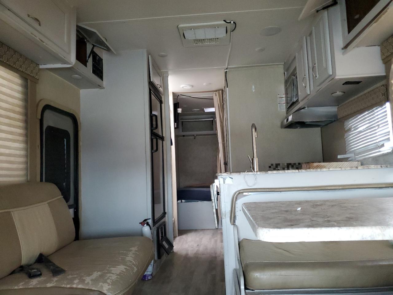 2018 Ford Econoline E350 Super Duty Cutaway Van VIN: 1FDWE3FS8JDC18179 Lot: 63449874