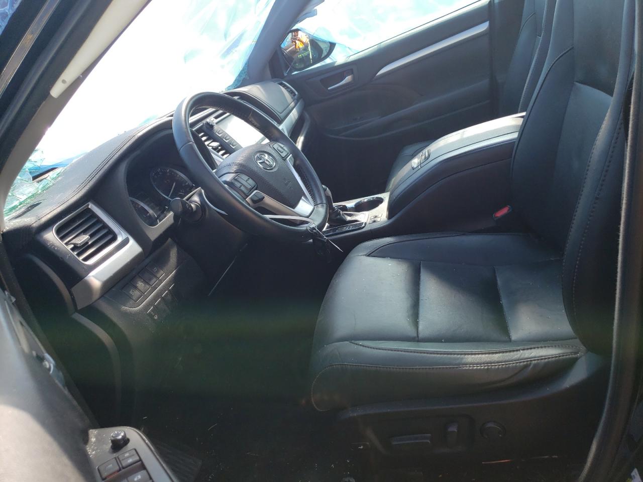 2018 Toyota Highlander Se VIN: 5TDJZRFH0JS821660 Lot: 60674854