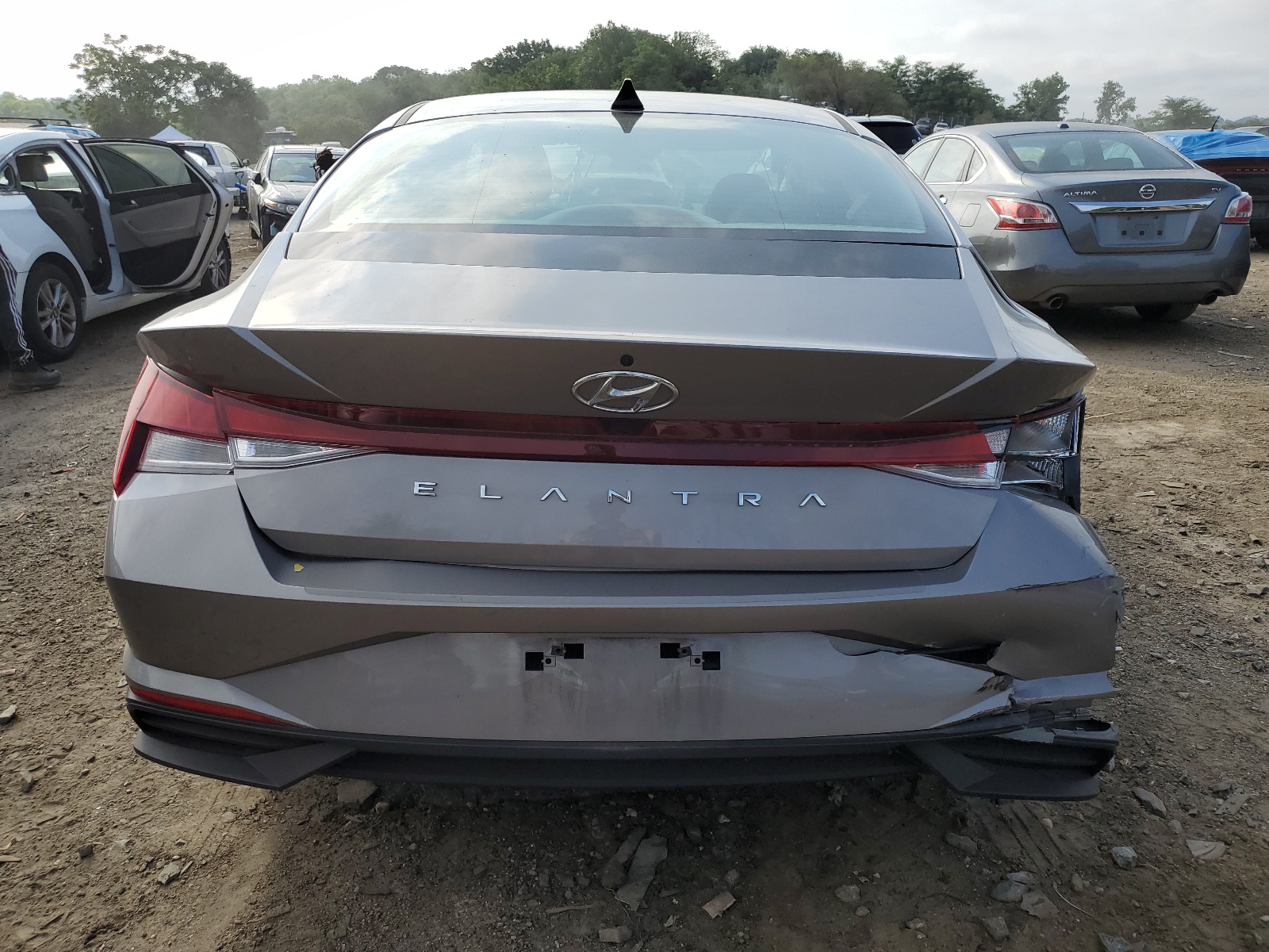 KMHLM4AG3NU355549 2022 Hyundai Elantra Sel