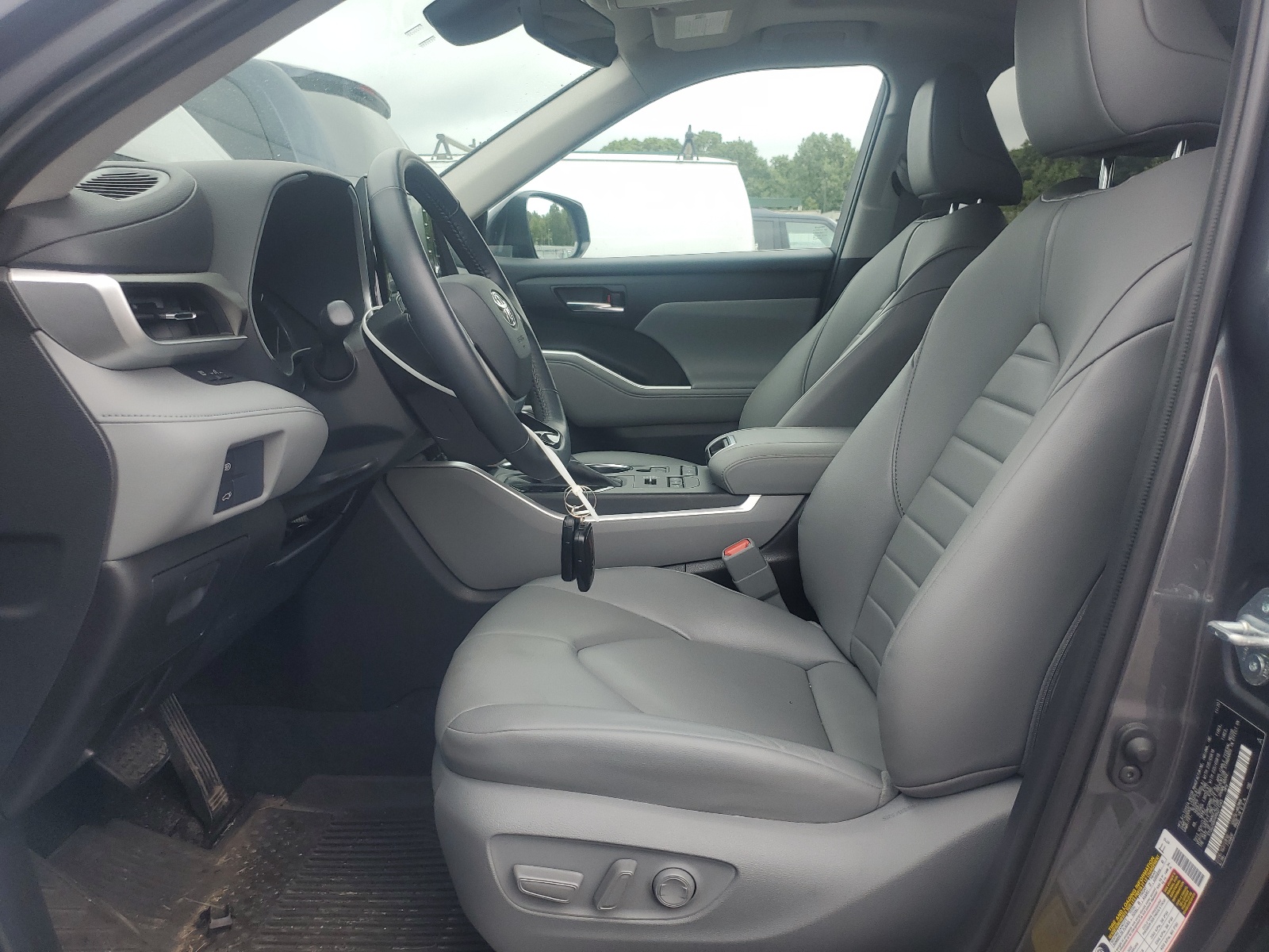 5TDGZRBH4MS071345 2021 Toyota Highlander Xle