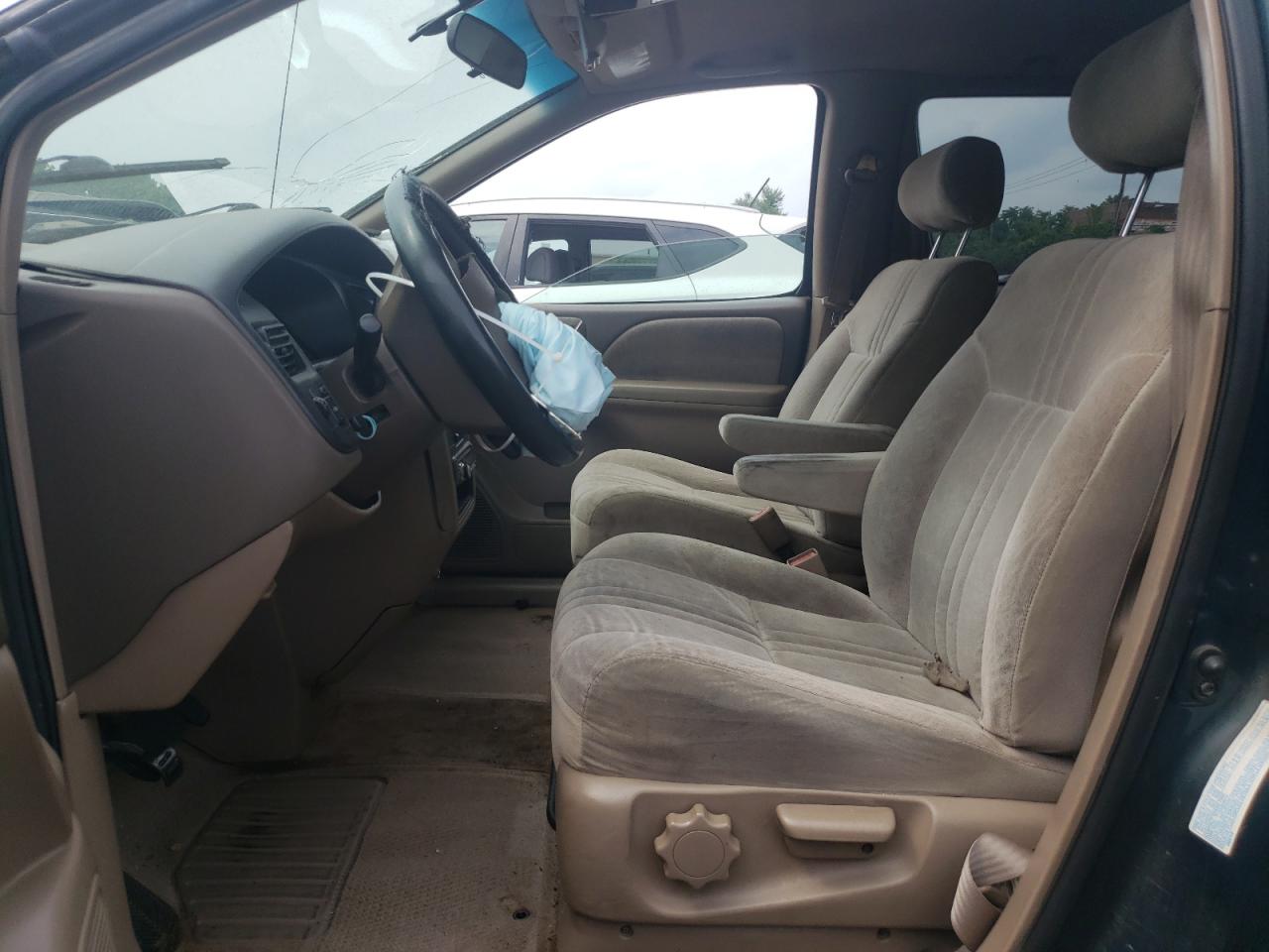 1998 Toyota Sienna Le VIN: 4T3ZF13C6WU069555 Lot: 61704824