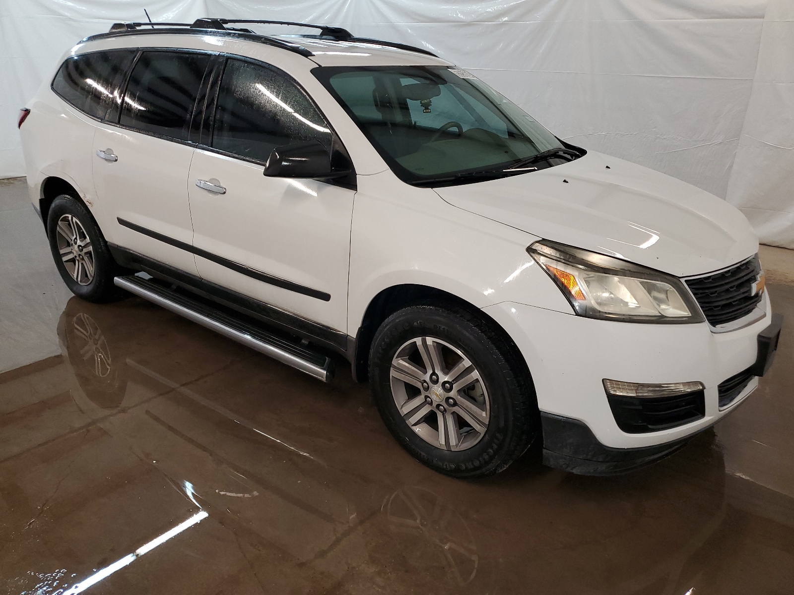 2017 Chevrolet Traverse Ls vin: 1GNKRFED1HJ148233