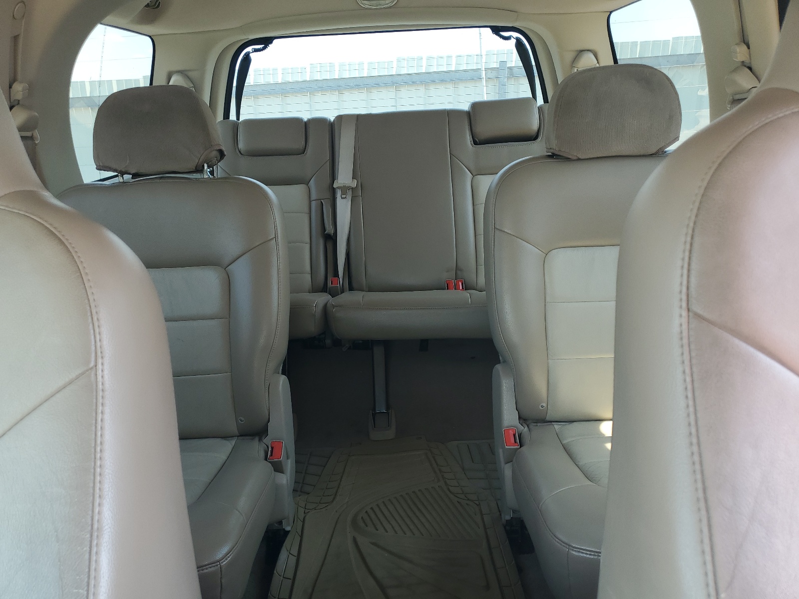 1FMFU18545LA68209 2005 Ford Expedition Eddie Bauer