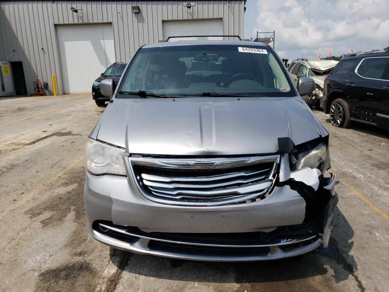 2013 Chrysler Town & Country - Image 5