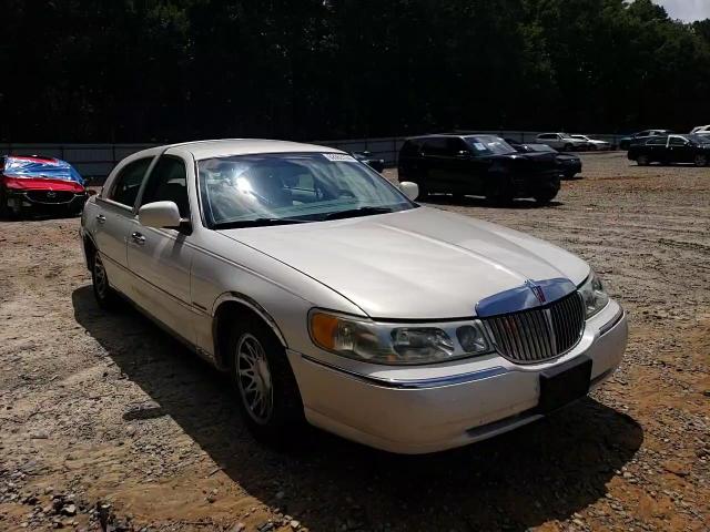 2002 Lincoln Town Car Signature VIN: 1LNHM82W32Y609915 Lot: 62062724