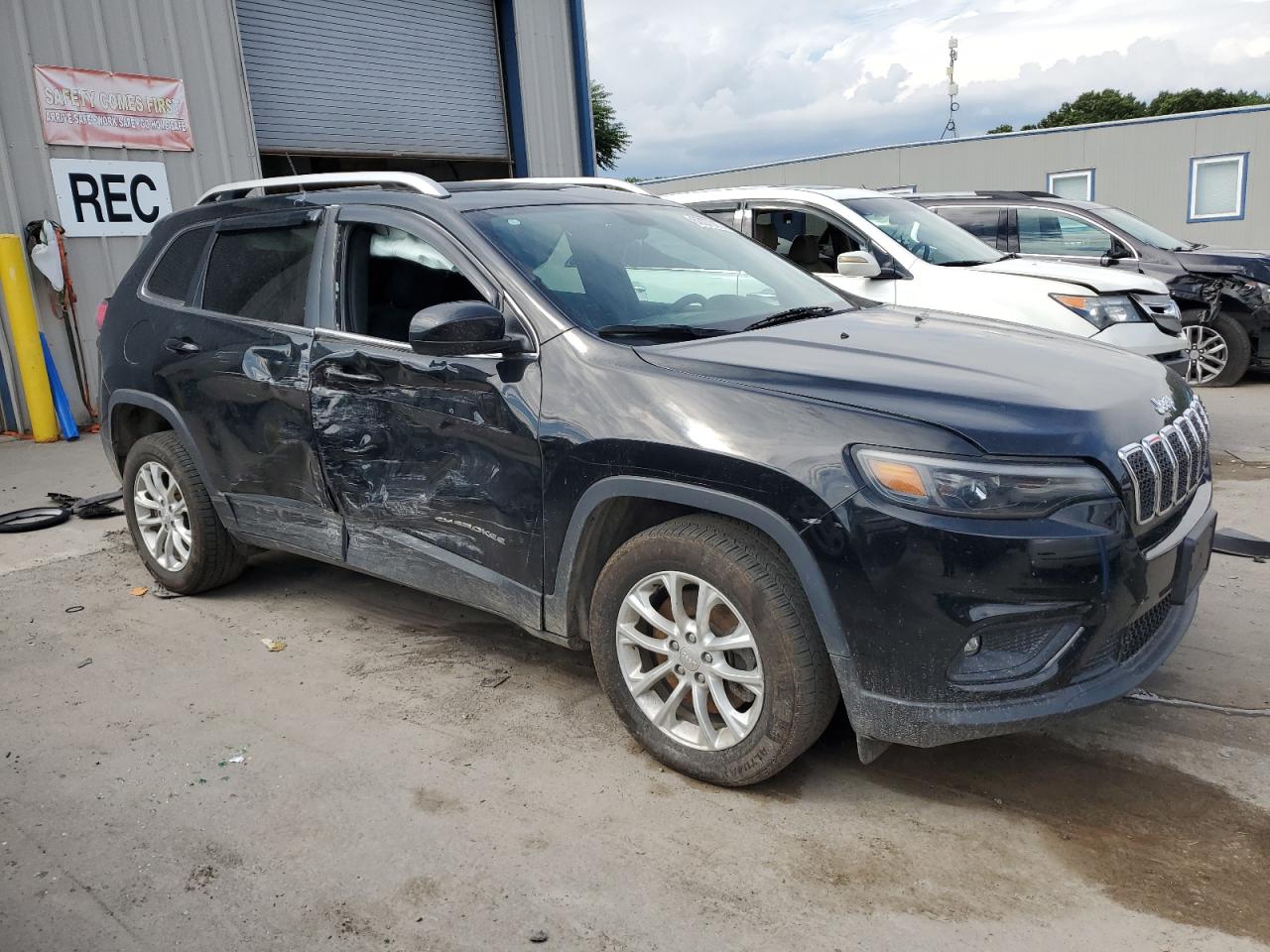 2019 Jeep Cherokee Latitude VIN: 1C4PJLCB5KD466495 Lot: 63070074