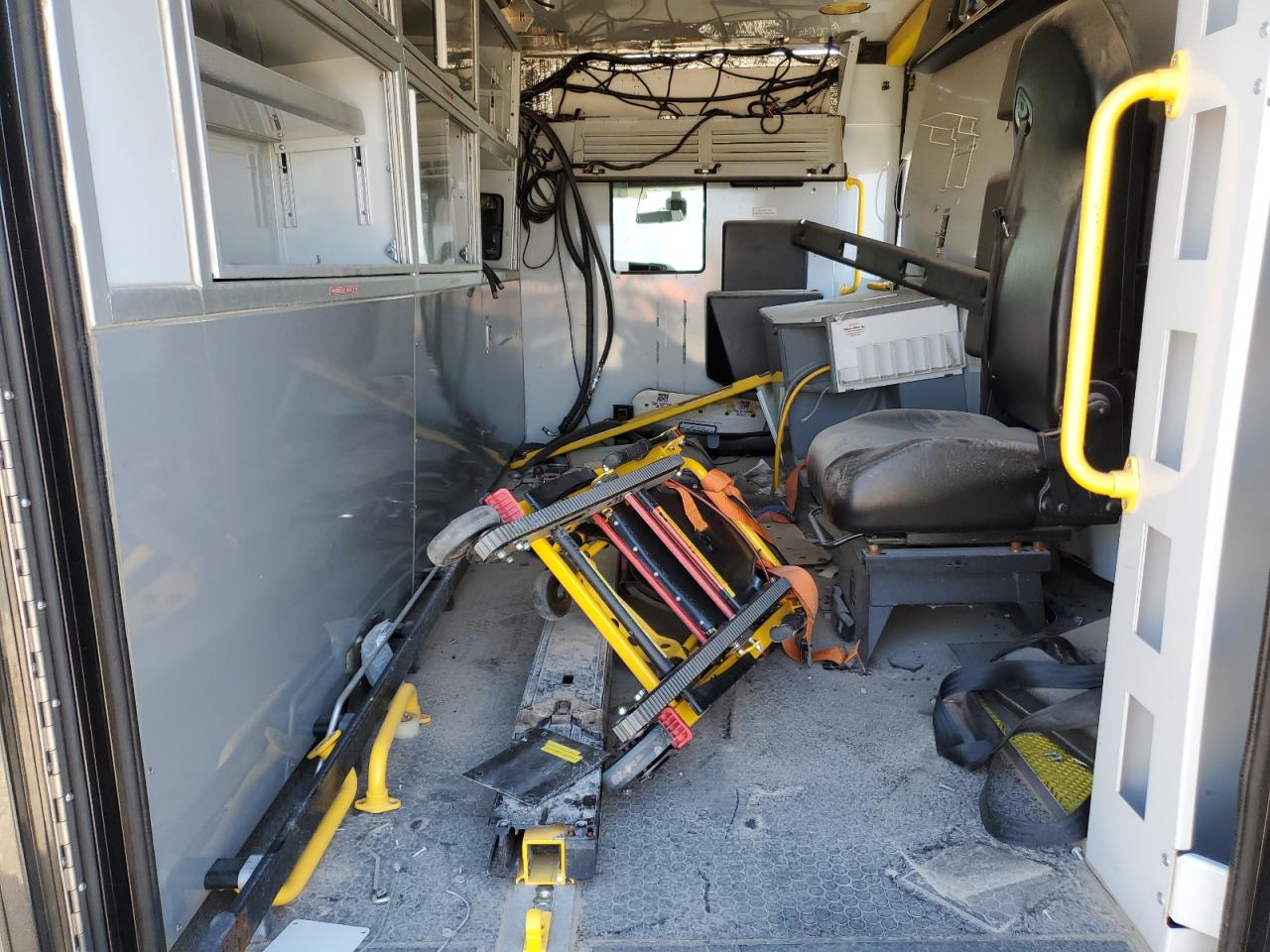 2022 Ford Econoline E350 Super Duty Cutaway Van VIN: 1FDWE3FNXNDC00945 Lot: 65088954