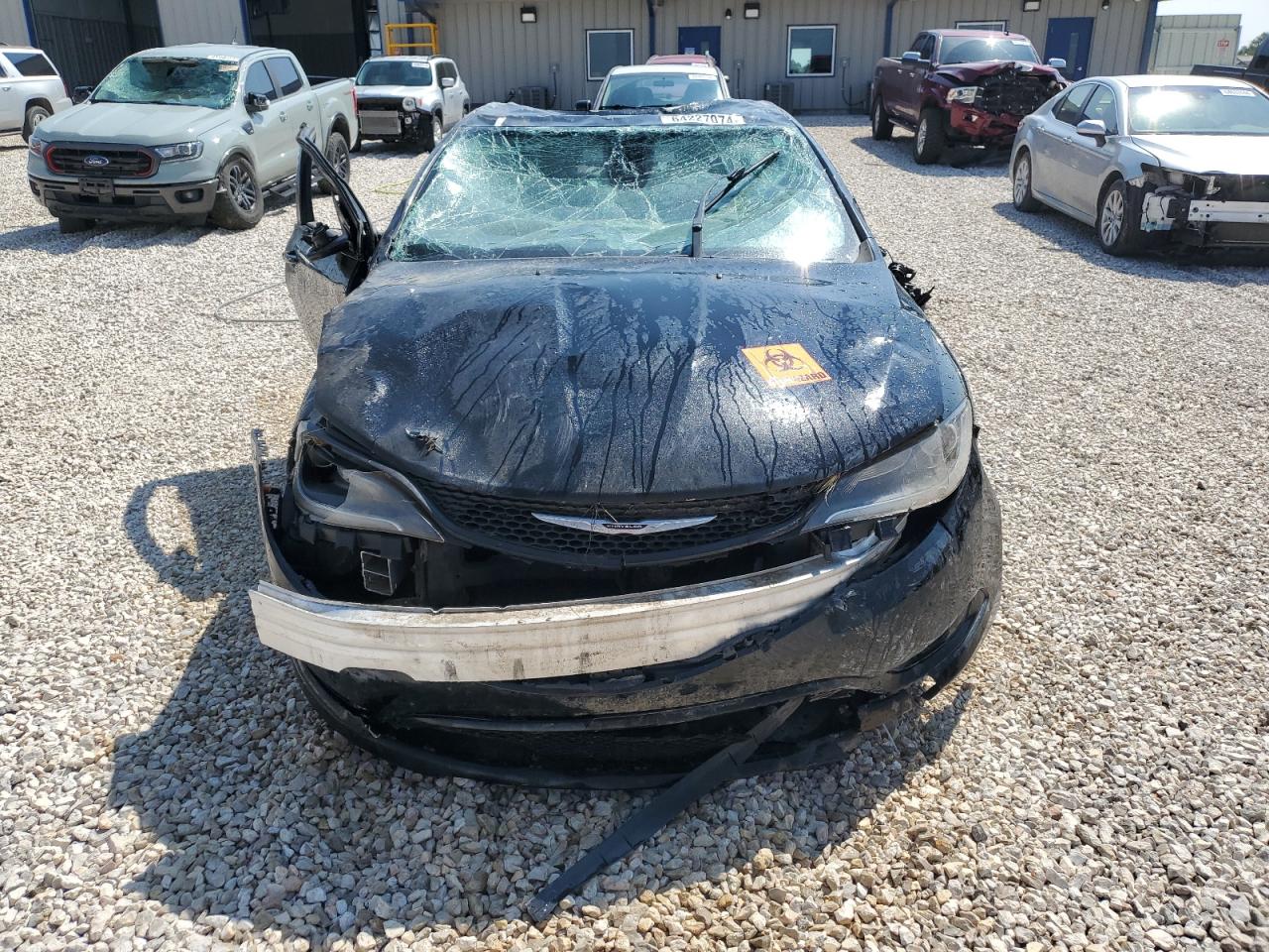 2016 Chrysler 200 - Image 5