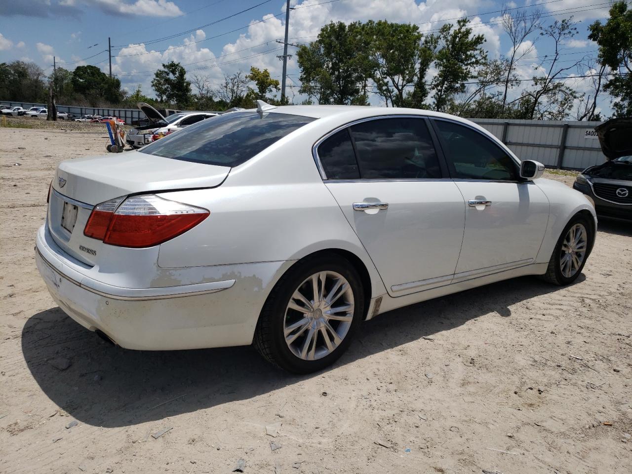 2011 Hyundai Genesis - Image 3