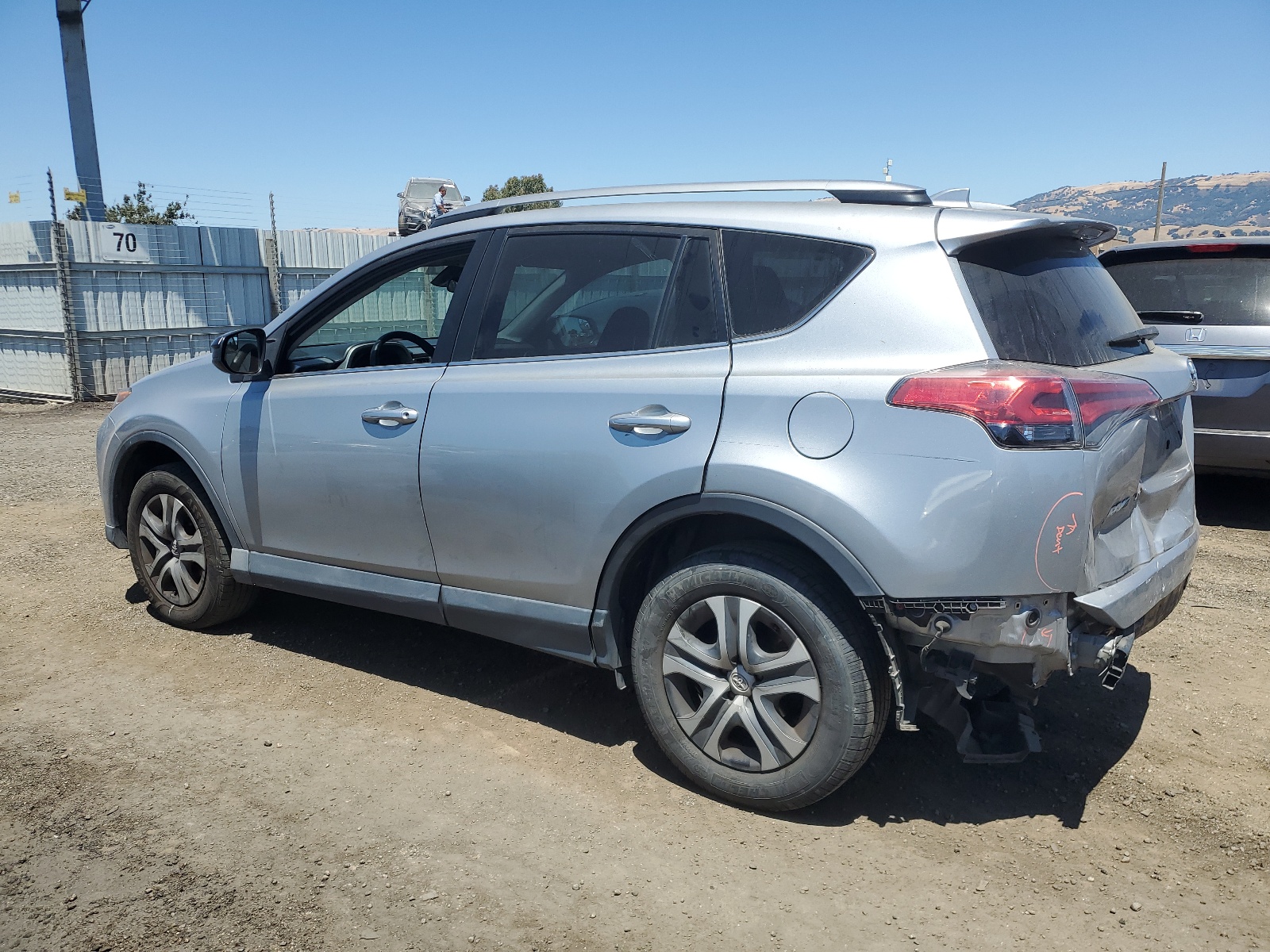 2T3ZFREV8HW397267 2017 Toyota Rav4 Le