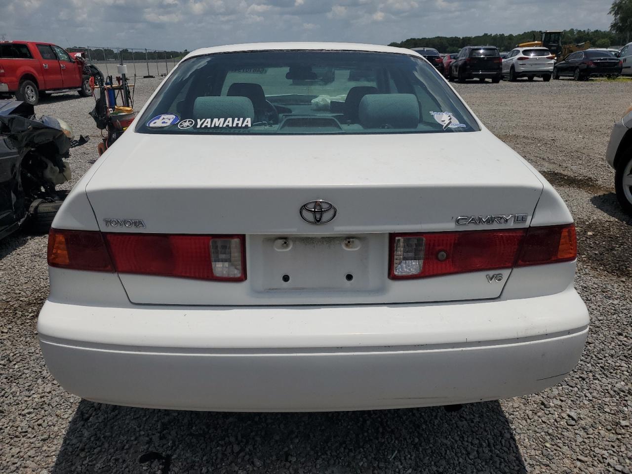 2000 Toyota Camry Le VIN: 4T1BF22K3YU939015 Lot: 64610794