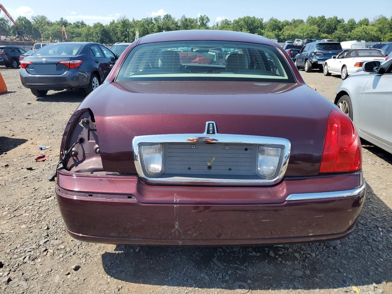 1LNHM82VX7Y605438 2007 Lincoln Town Car Signature Limited