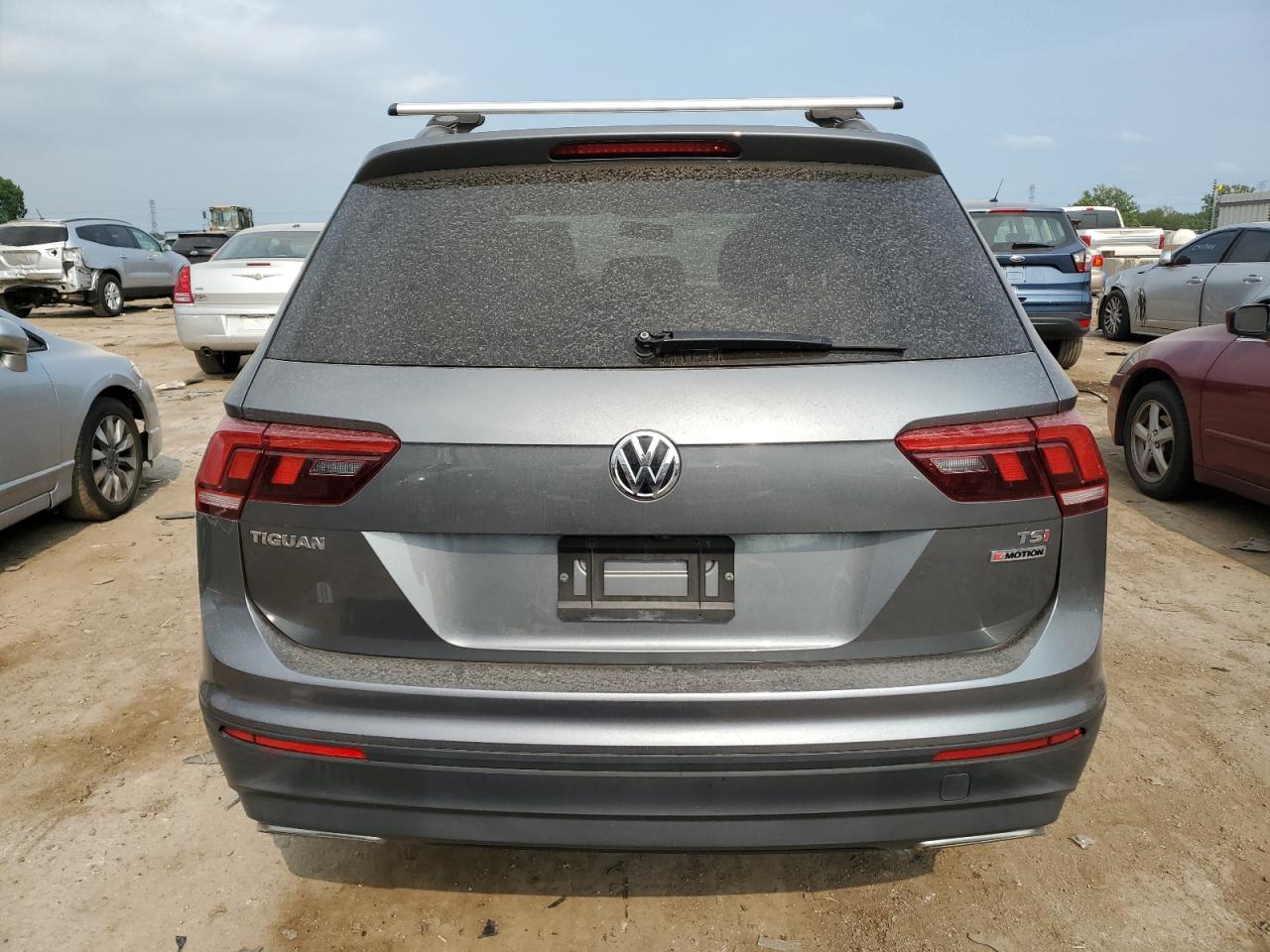 3VV0B7AX5JM068633 2018 Volkswagen Tiguan S