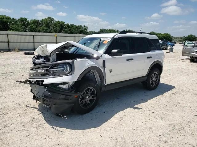 2022 Ford Bronco - Image 11