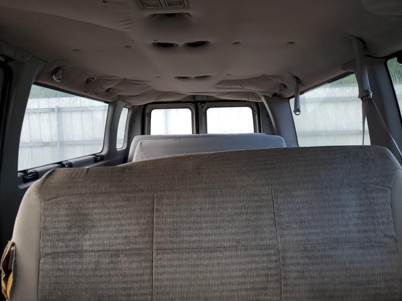 2002 Ford Econoline E350 Super Duty Wagon VIN: 1FBSS31L52HA62922 Lot: 62461584