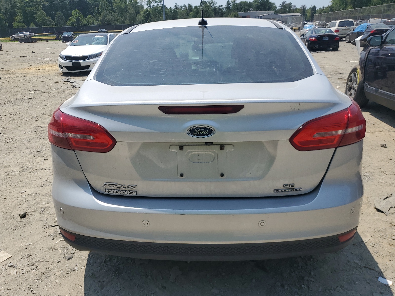 2016 Ford Focus Se vin: 1FADP3F21GL208801