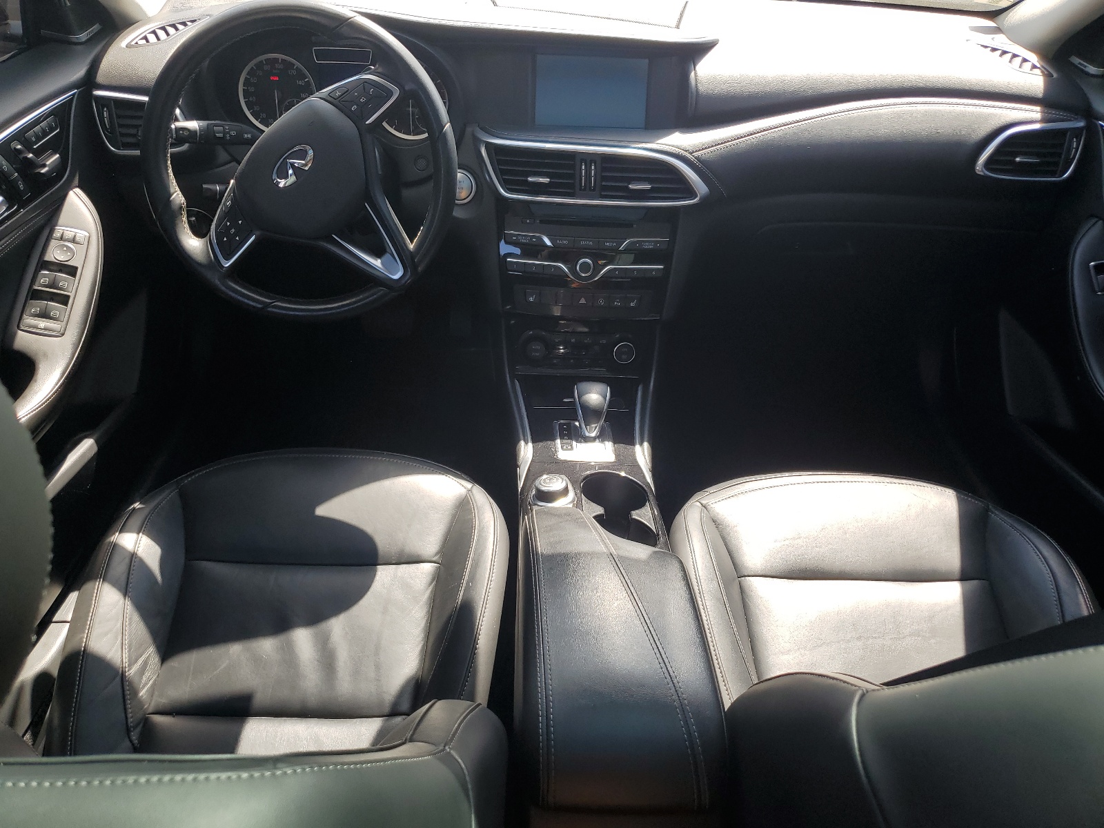 SJKCH5CR8JA048030 2018 Infiniti Qx30 Base