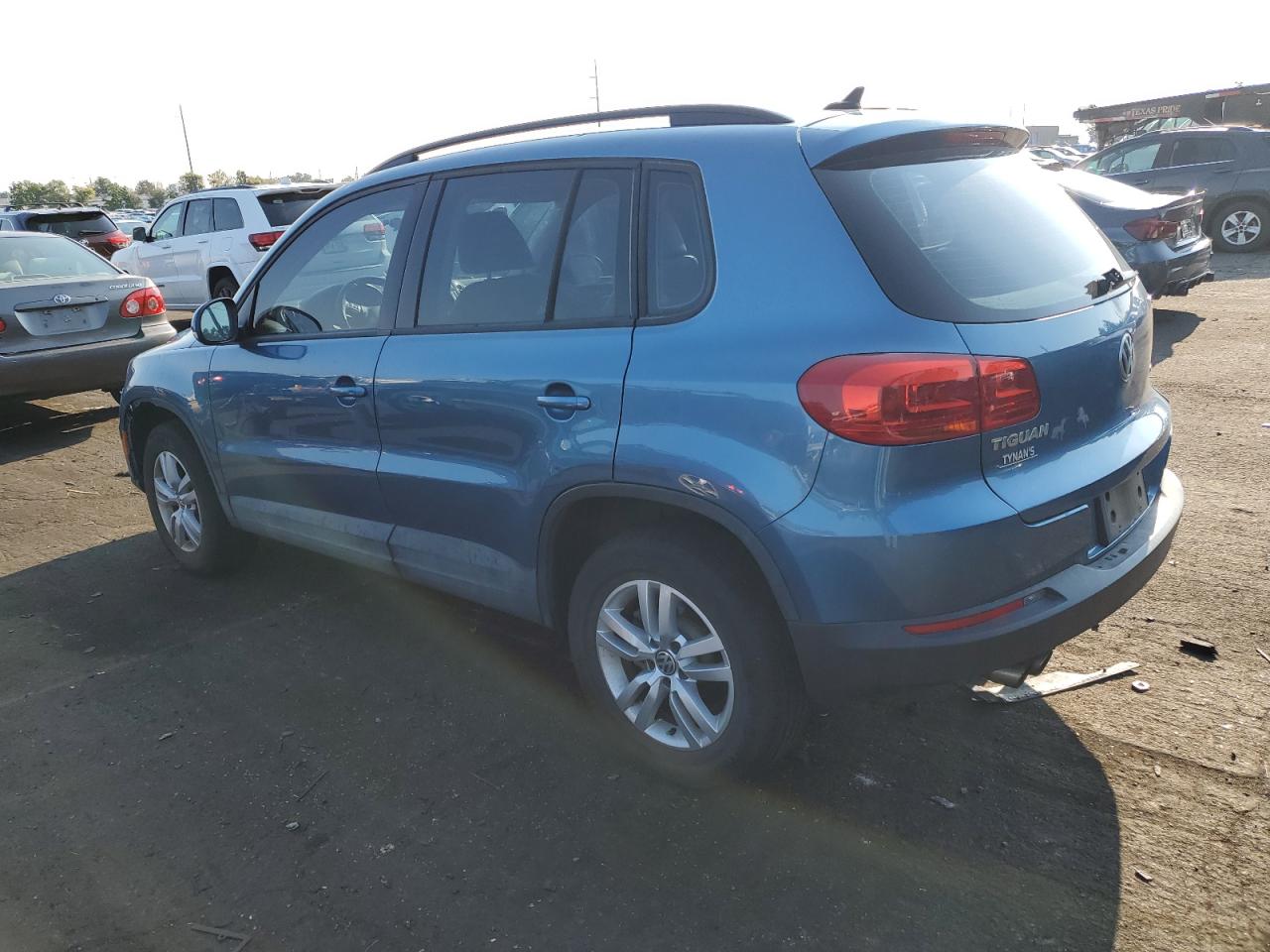 WVGBV7AX8HK029000 2017 VOLKSWAGEN TIGUAN - Image 2