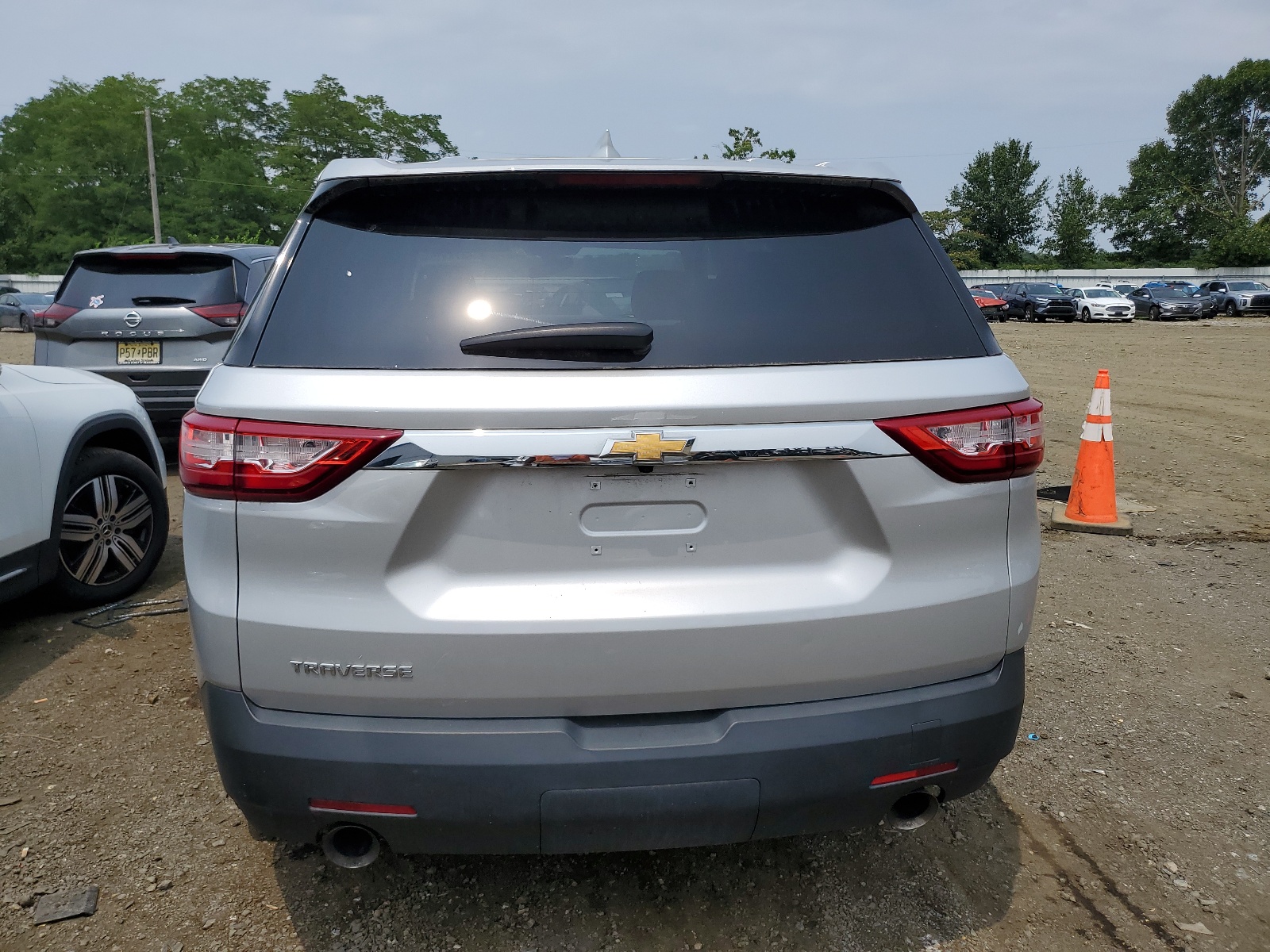 1GNERFKW2KJ255754 2019 Chevrolet Traverse Ls