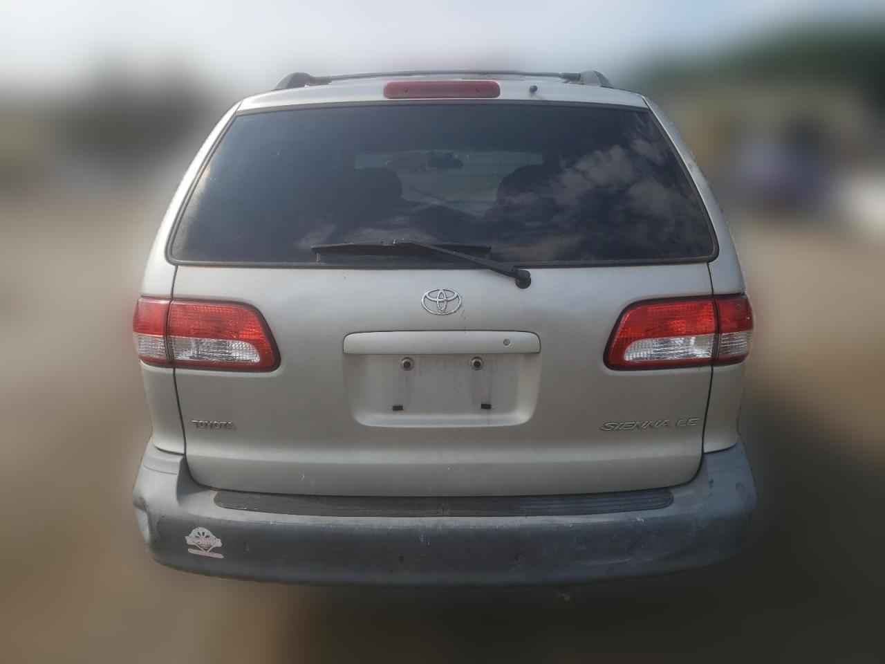 2002 Toyota Sienna Le VIN: 4T3ZF13C92U502649 Lot: 63317624