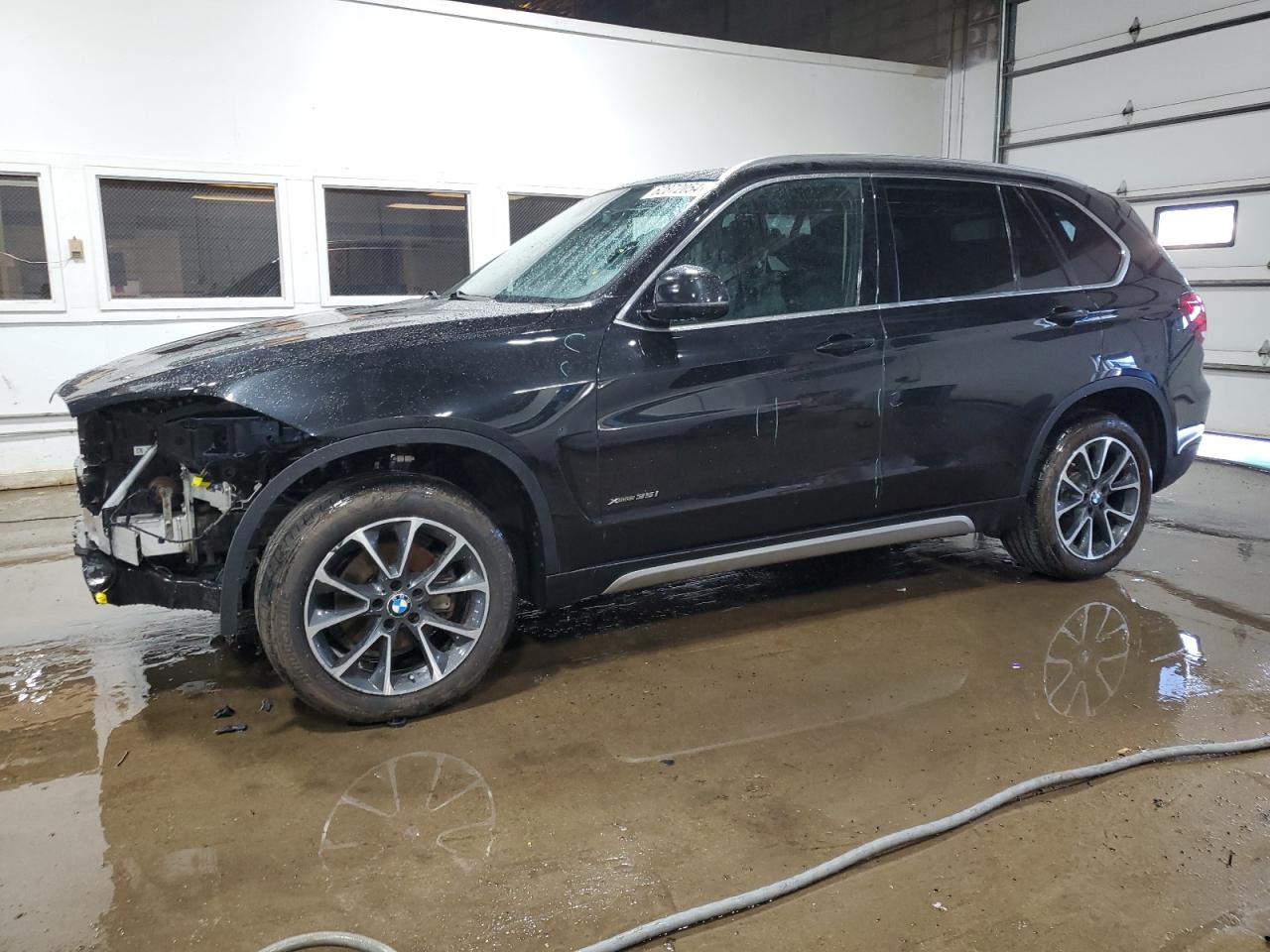 VIN 5UXKR0C32H0V84769 2017 BMW X5 no.1