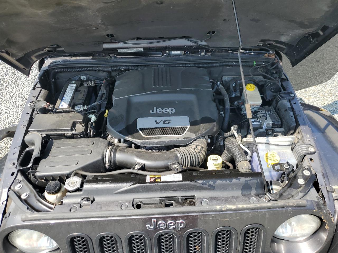 2014 Jeep Wrangler - Image 12