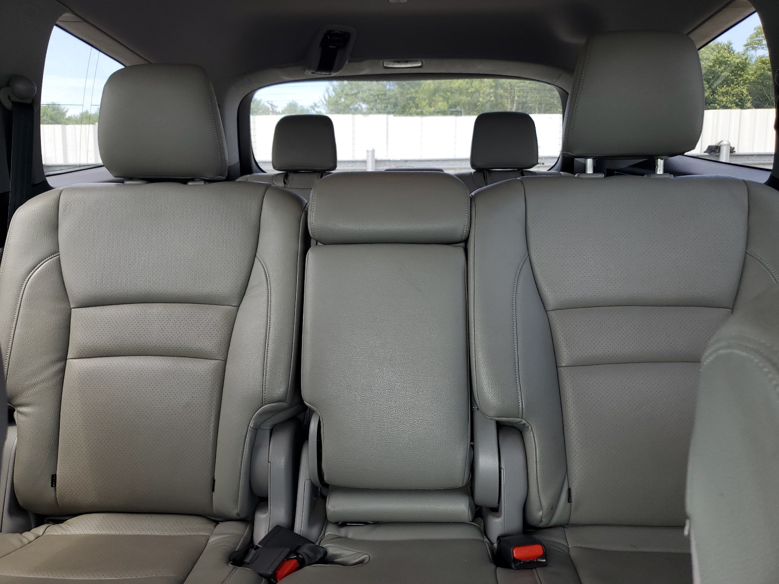 5FNYF5H14GB031811 2016 Honda Pilot Lx