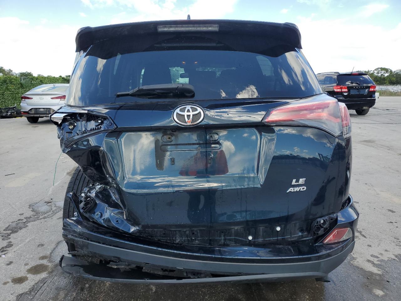 2018 Toyota Rav4 Le VIN: JTMBFREVXJJ207958 Lot: 61756664