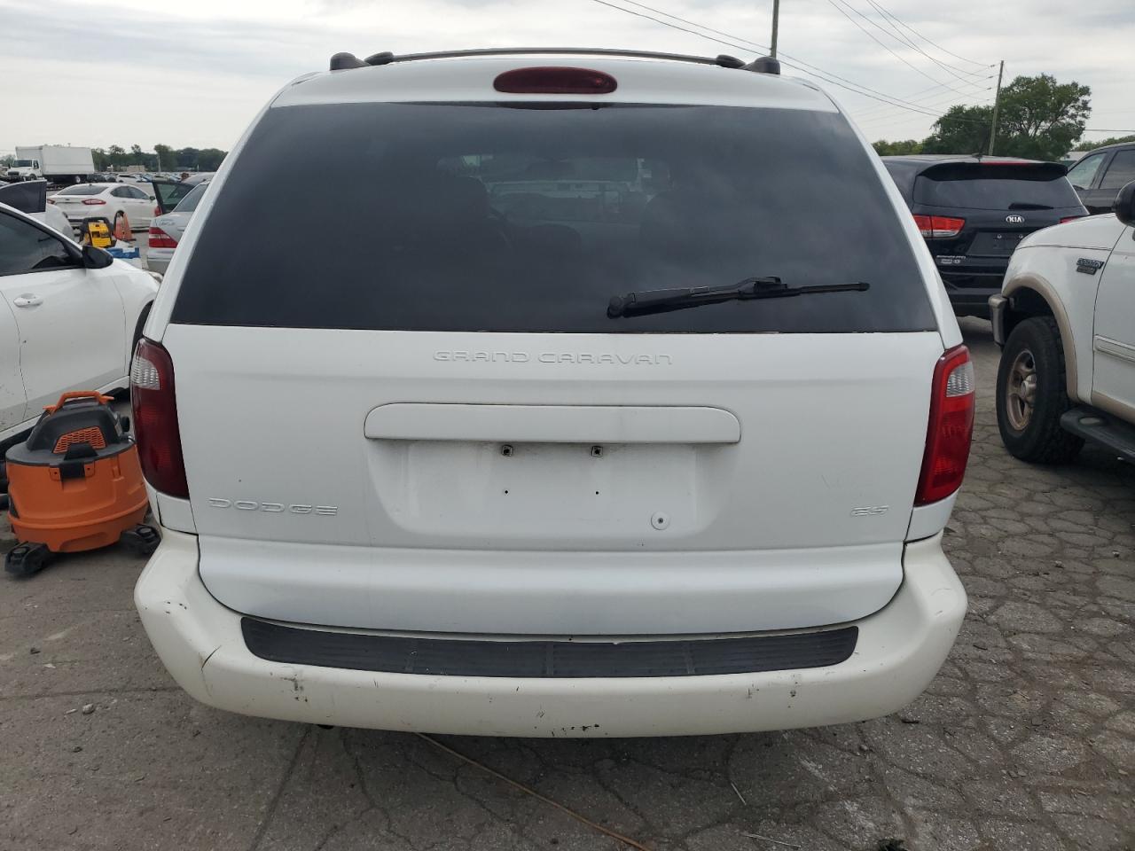 2002 Dodge Grand Caravan Es VIN: 2B4GP54L72R563645 Lot: 64115424