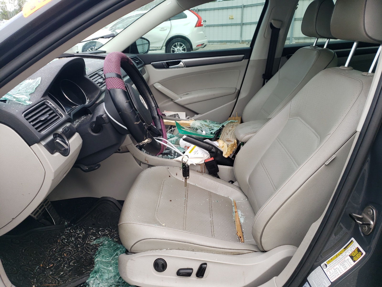 1VWDT7A32HC061805 2017 Volkswagen Passat R-Line