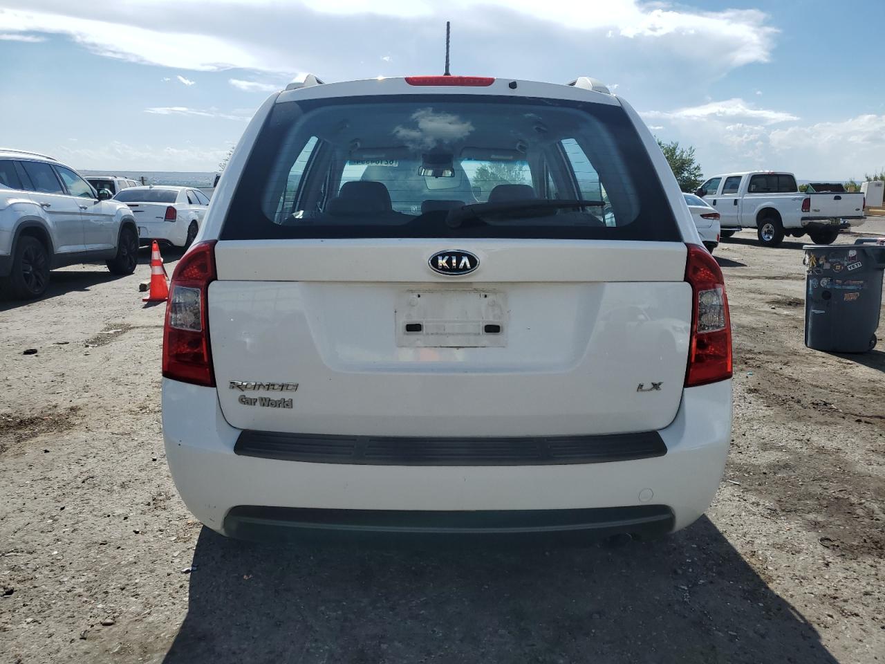 2007 Kia Rondo Base VIN: KNAFG525977081185 Lot: 62184994