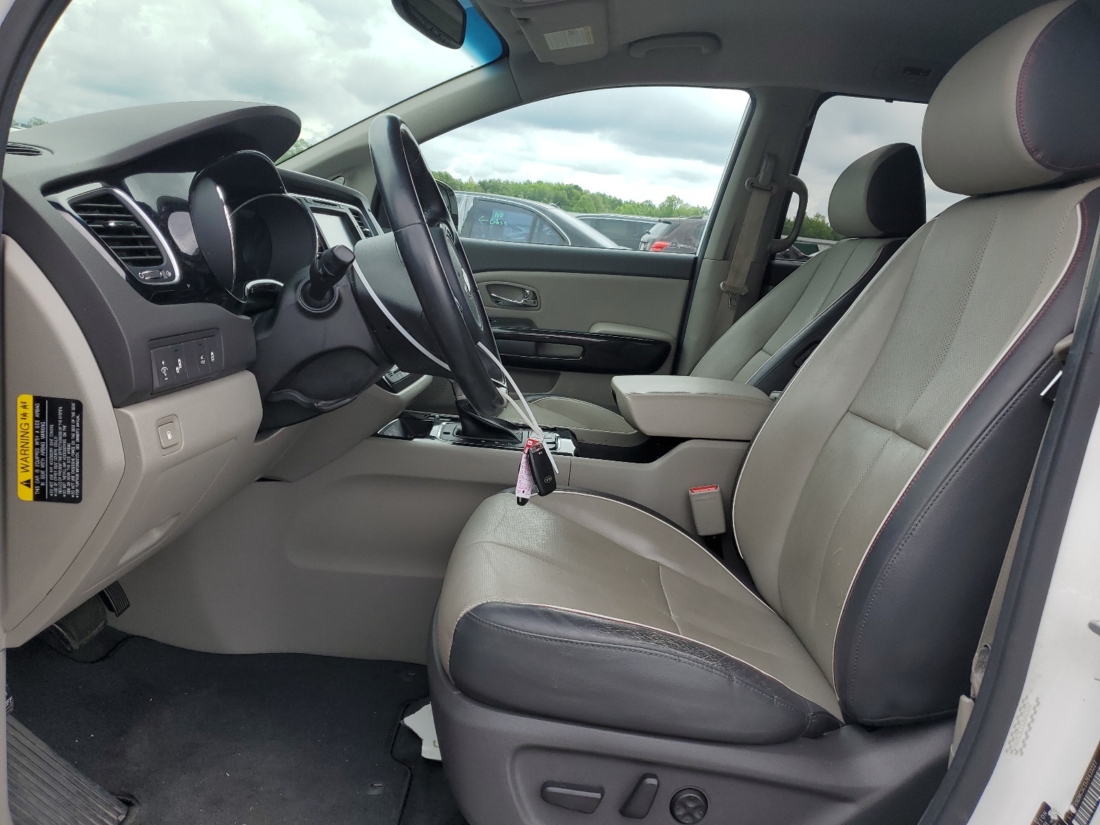 KNDMC5C13J6423227 2018 Kia Sedona Ex