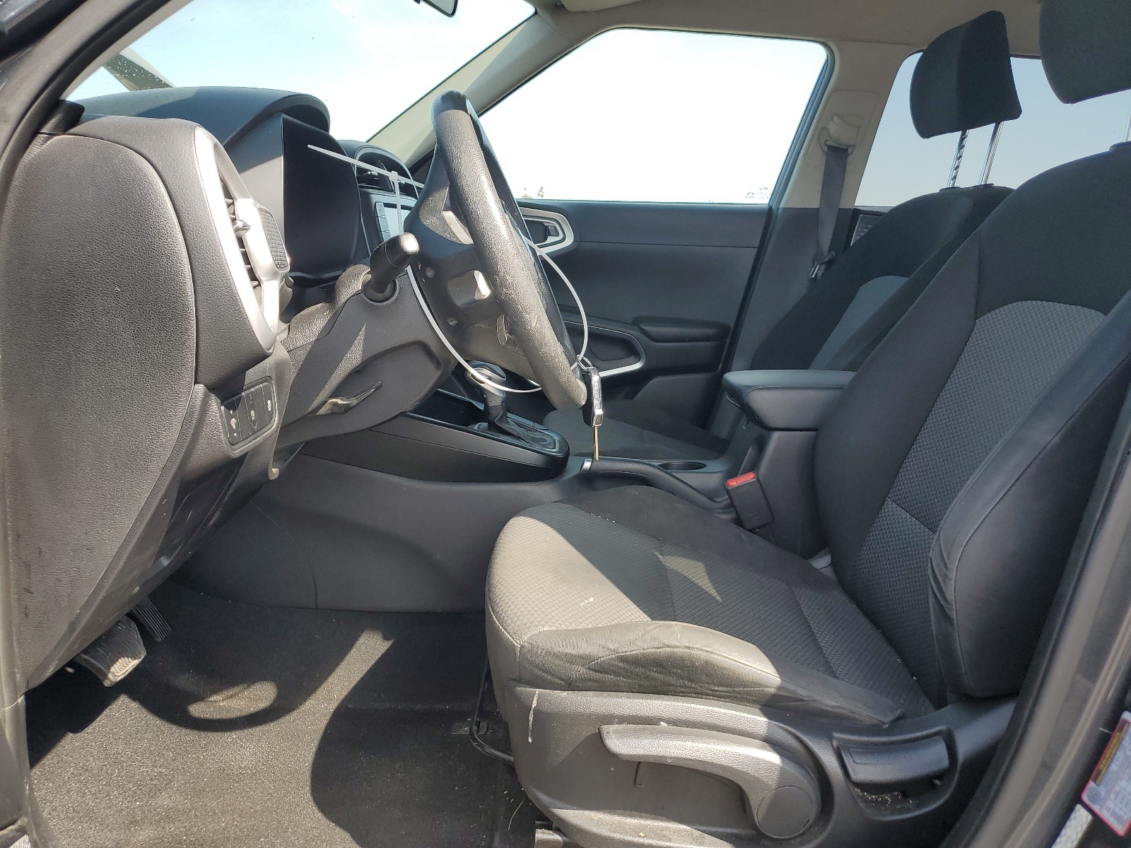 KNDJ23AU0L7105229 2020 Kia Soul Lx