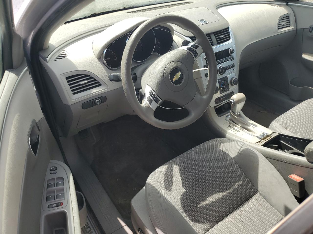 2010 Chevrolet Malibu - Image 8