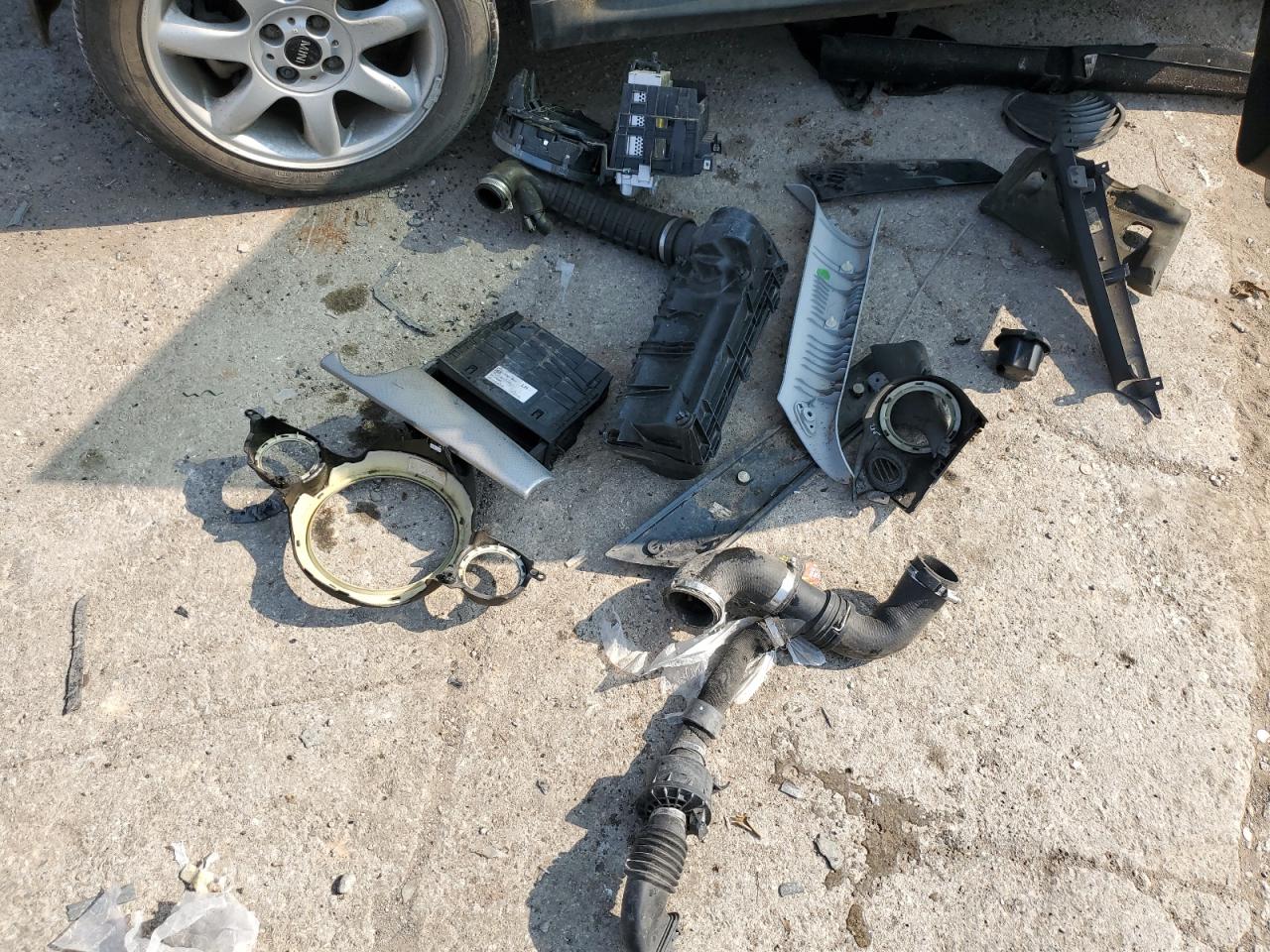 2009 Mini Cooper S VIN: WMWMF73519TV39851 Lot: 64438834