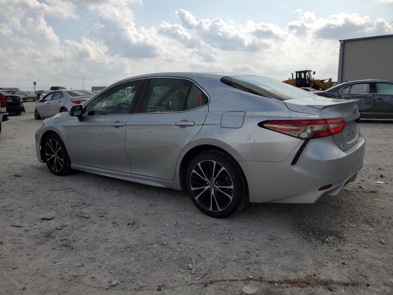 JTNB11HK7J3043232 2018 TOYOTA CAMRY - Image 2