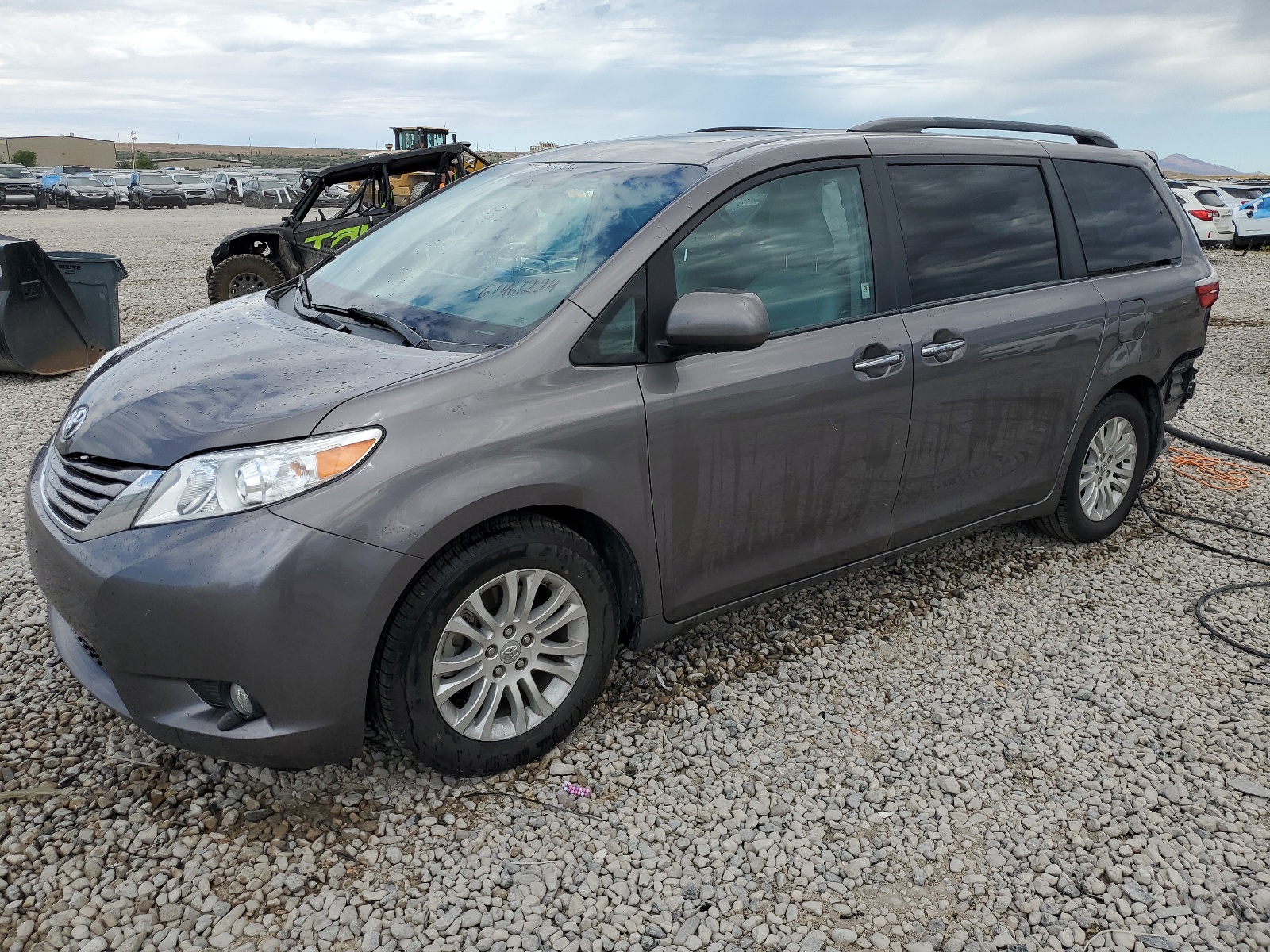 2017 Toyota Sienna Xle vin: 5TDYZ3DC4HS888064