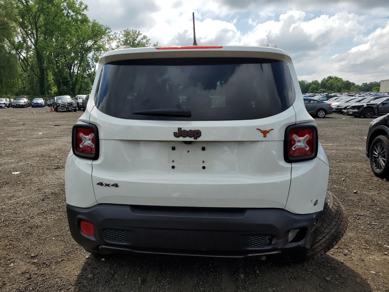 2016 Jeep Renegade Latitude vin: ZACCJBBT7GPE11722