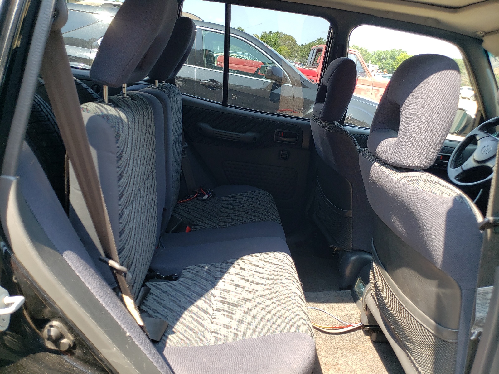 JT3HP10V5W7078083 1998 Toyota Rav4