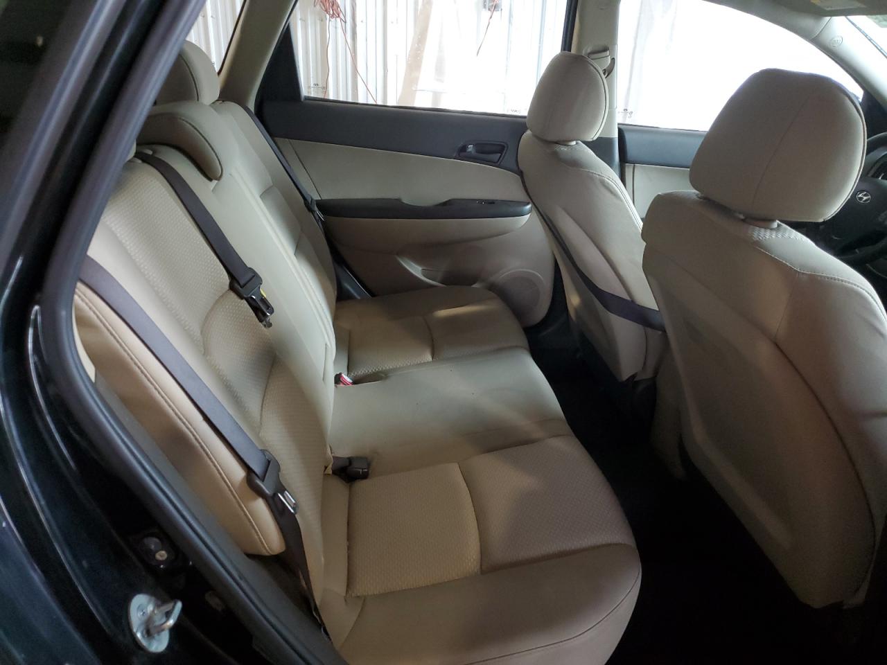 2011 Hyundai Elantra - Image 11