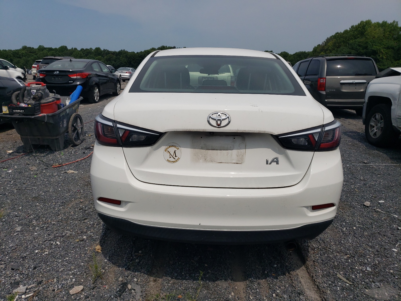 3MYDLBYV7JY326858 2018 Toyota Yaris Ia