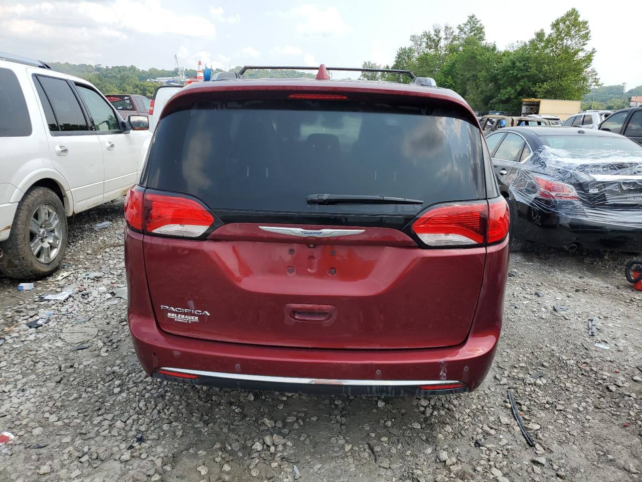 2C4RC1BG0JR102257 2018 Chrysler Pacifica Touring L