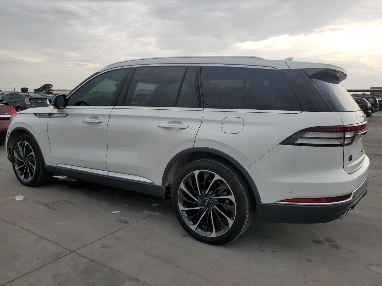 5LM5J7XC0LGL02629 Lincoln Aviator RE 2