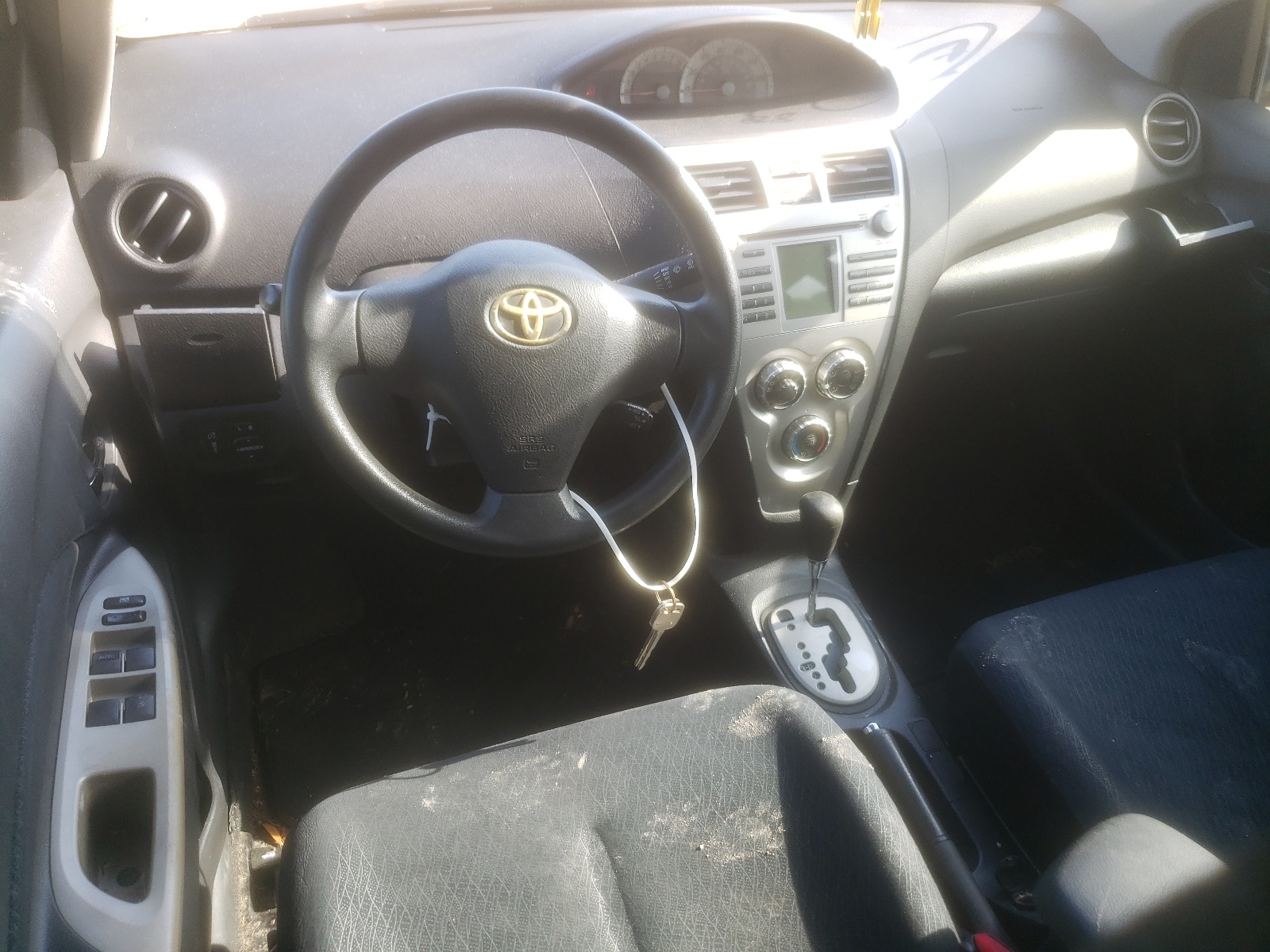 JTDBT923284016426 2008 Toyota Yaris