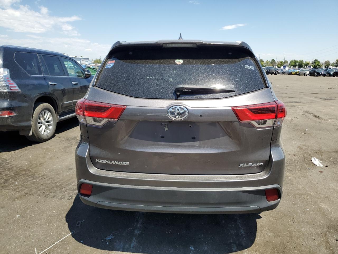 5TDJZRFHXKS581325 2019 Toyota Highlander Se