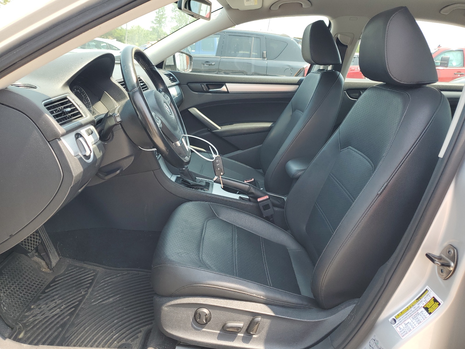 1VWBH7A37DC084290 2013 Volkswagen Passat Se