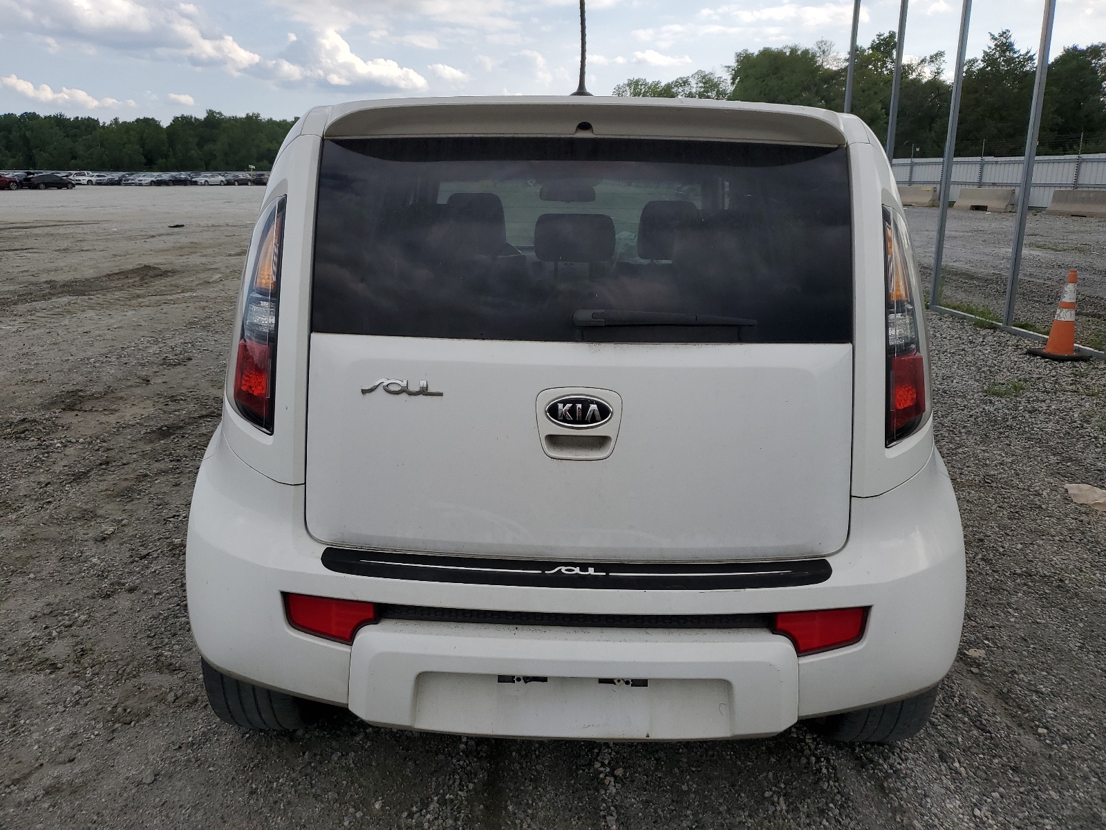 KNDJT2A27B7724172 2011 Kia Soul +