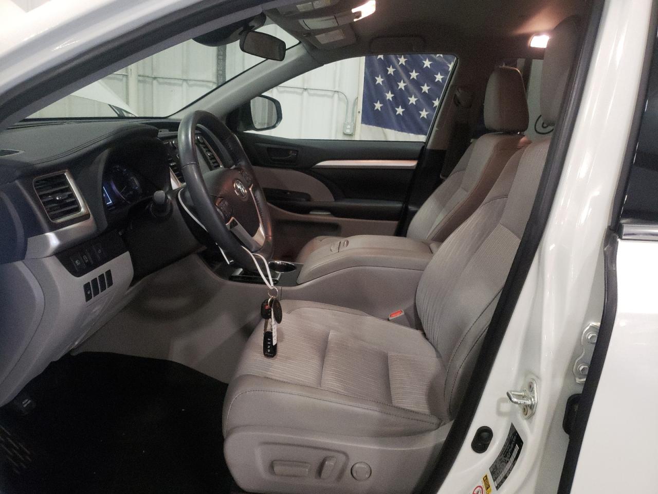 2019 Toyota Highlander Le VIN: 5TDBZRFH6KS993567 Lot: 63762054